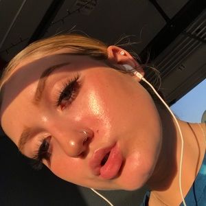 Meet your Posher, Mercedes